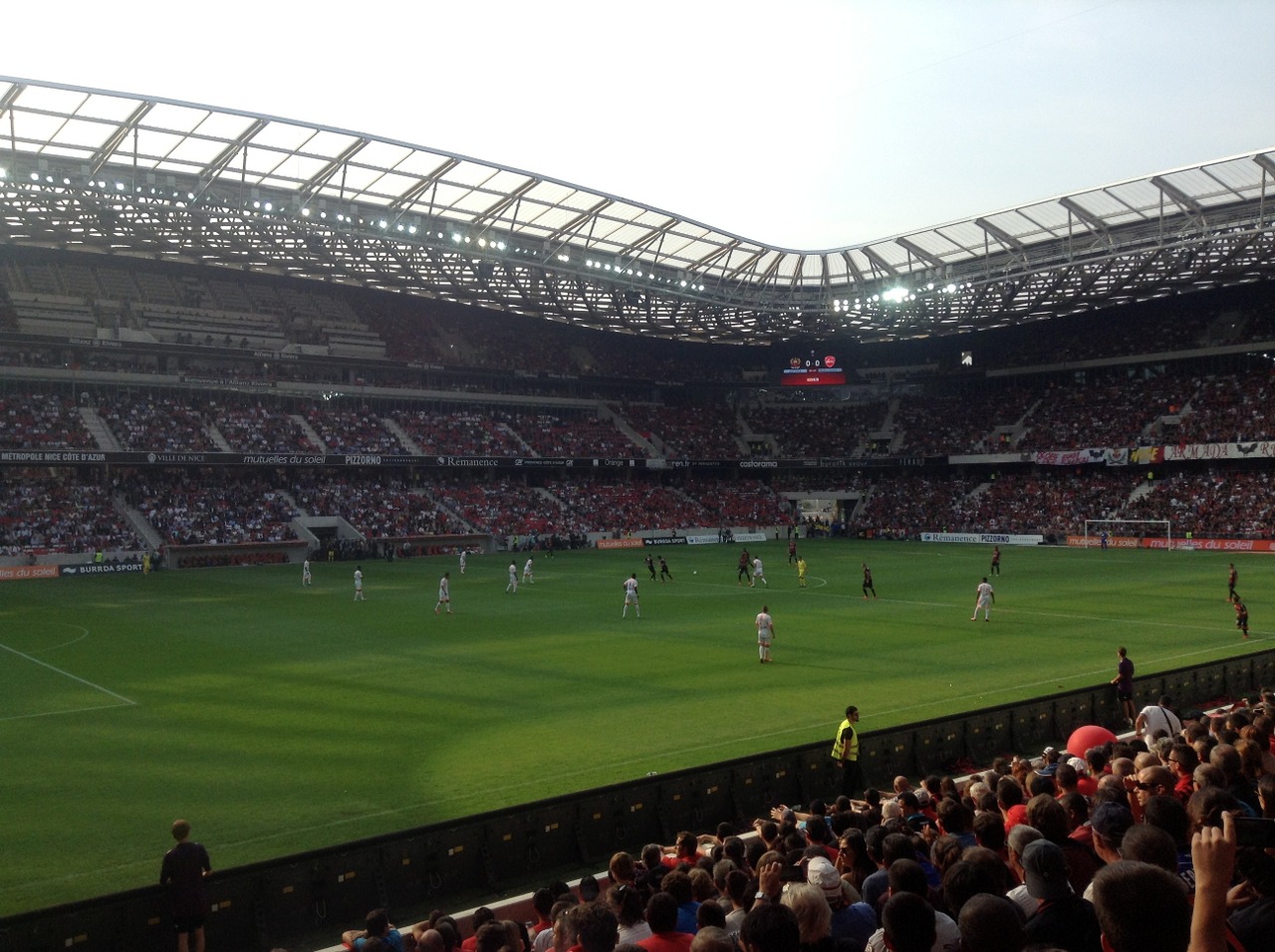 Le coup d'envoi du premier match de l'OGCN à l'Allianz Riviera le 22 septembre 2013.