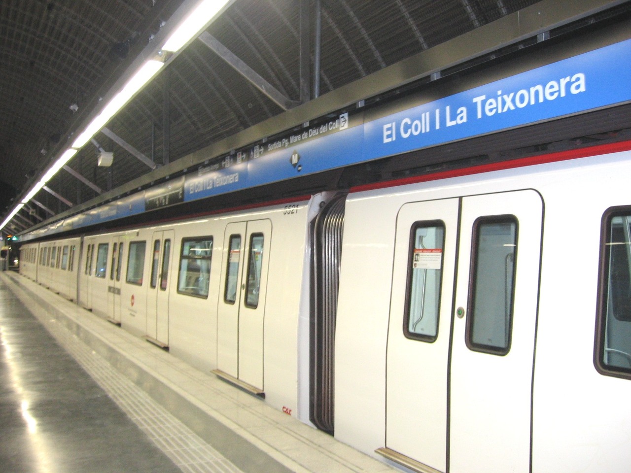 Estació El Coll - La Teixonera, L5 del Metro de Barcelona.