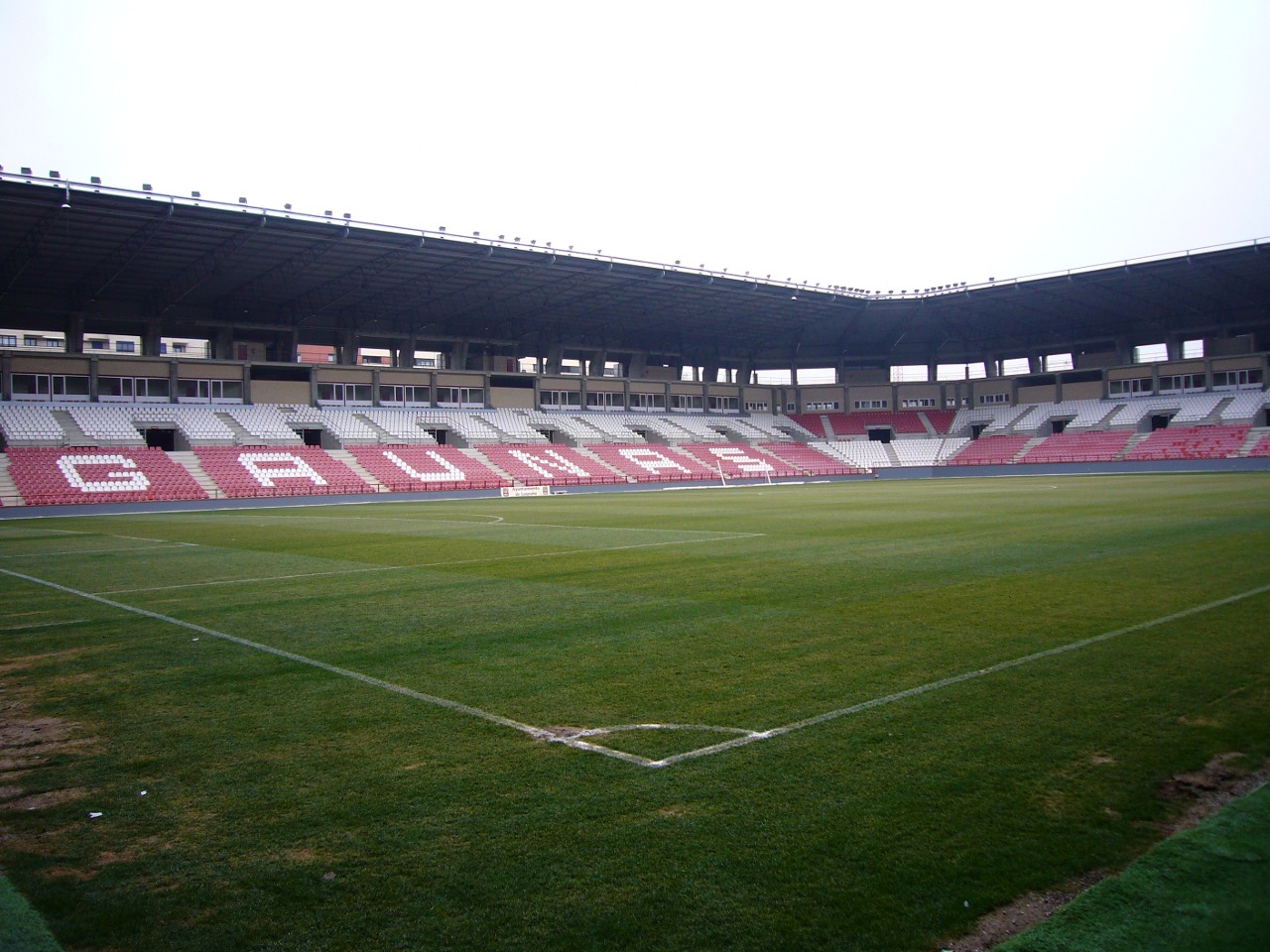 Vista desde una esquina del Estadio Nuevo Las Gaunas.