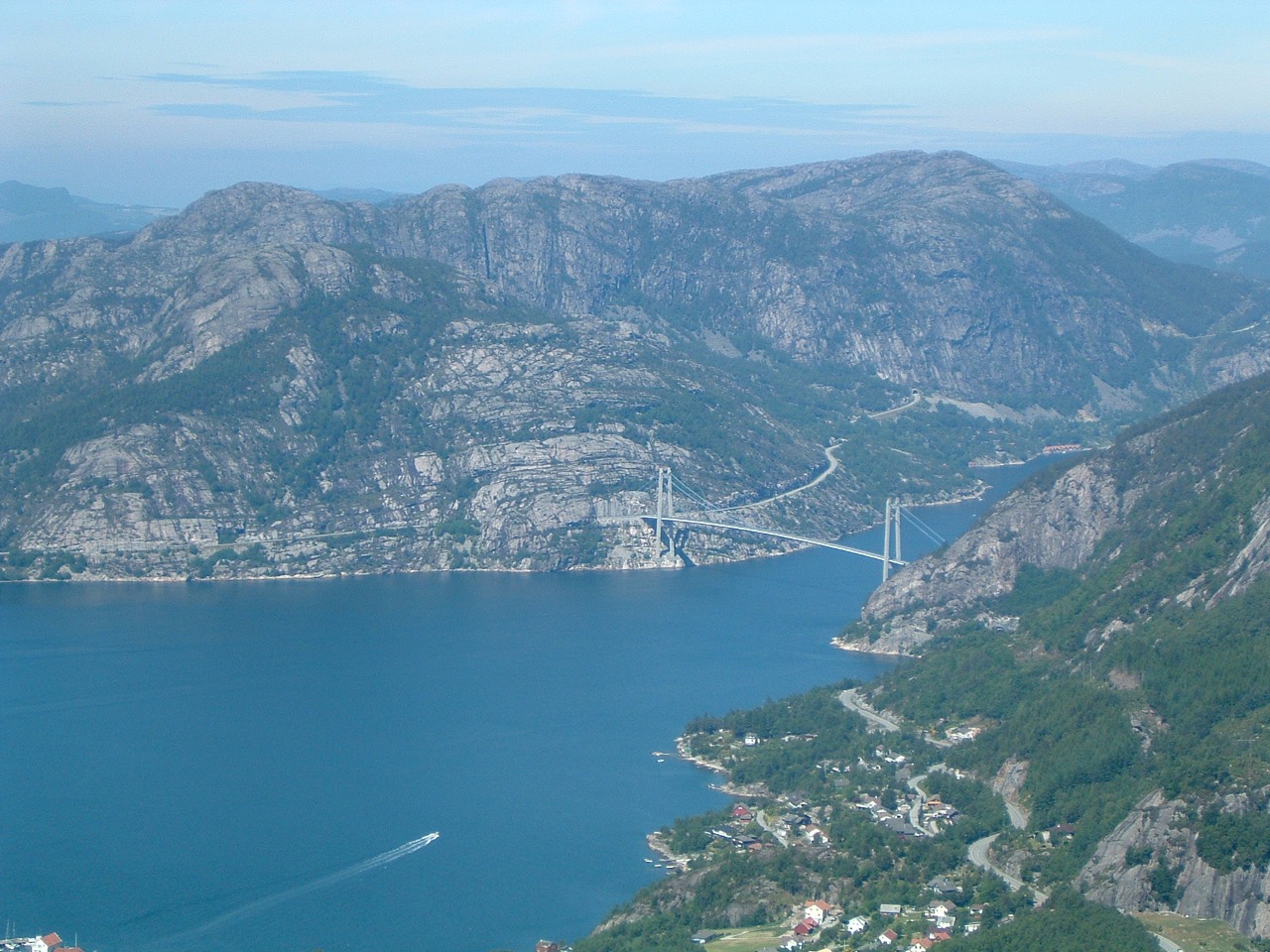 Lysefjordbrua sett fra Uburen