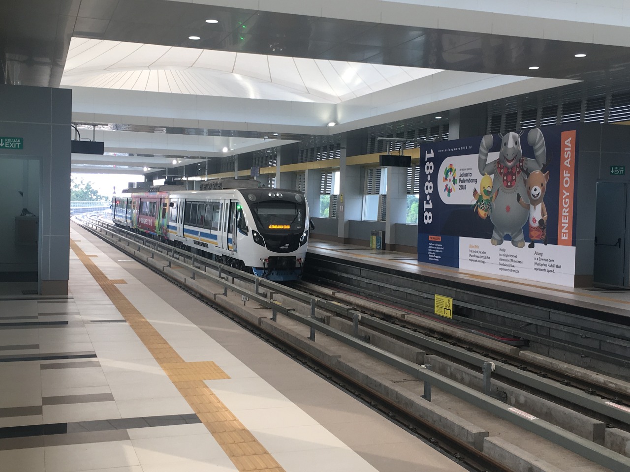 A train arriving at Sultan Mahmud Badaruddin II International Airport station