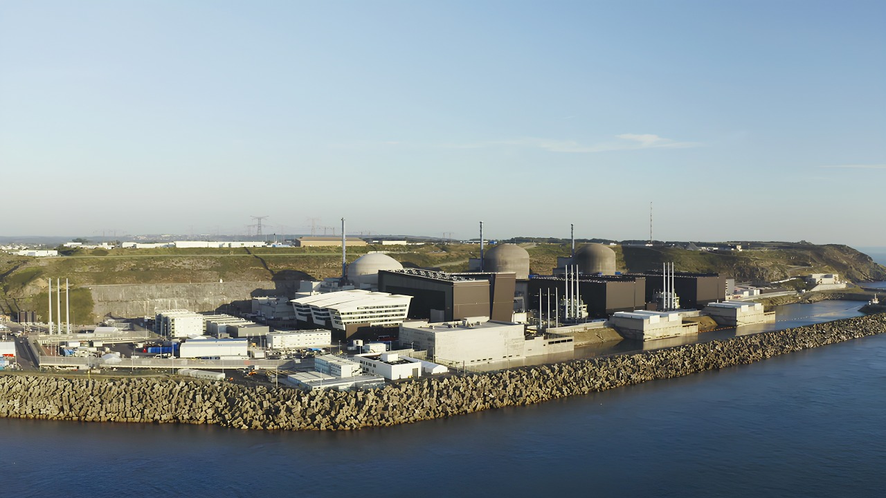 Flamanville Nuclear Plant, seen from the sea. Reactor 3 (EPR) in foreground, Reactors 1 and 2 in background