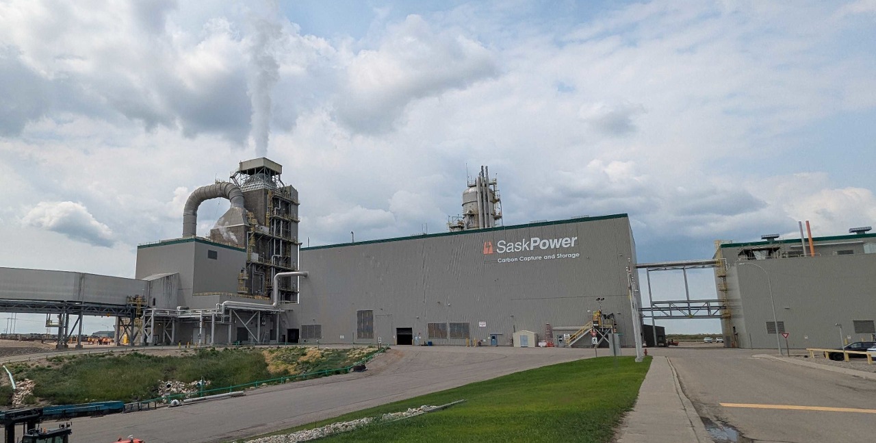 Carbon Capture unit for Boundary Dam power station. On the right is the compressor building.