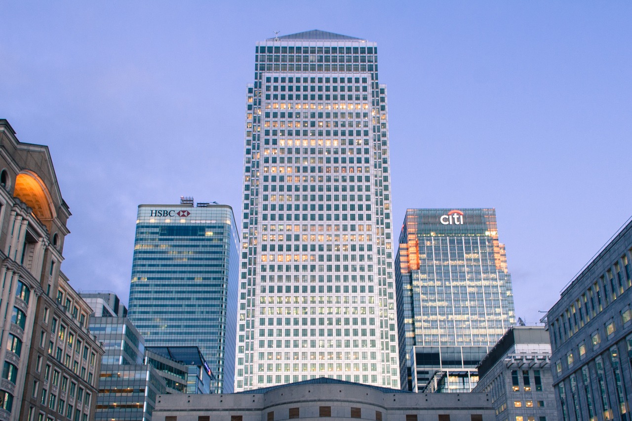 1 Canada Square taken from Cabot Square