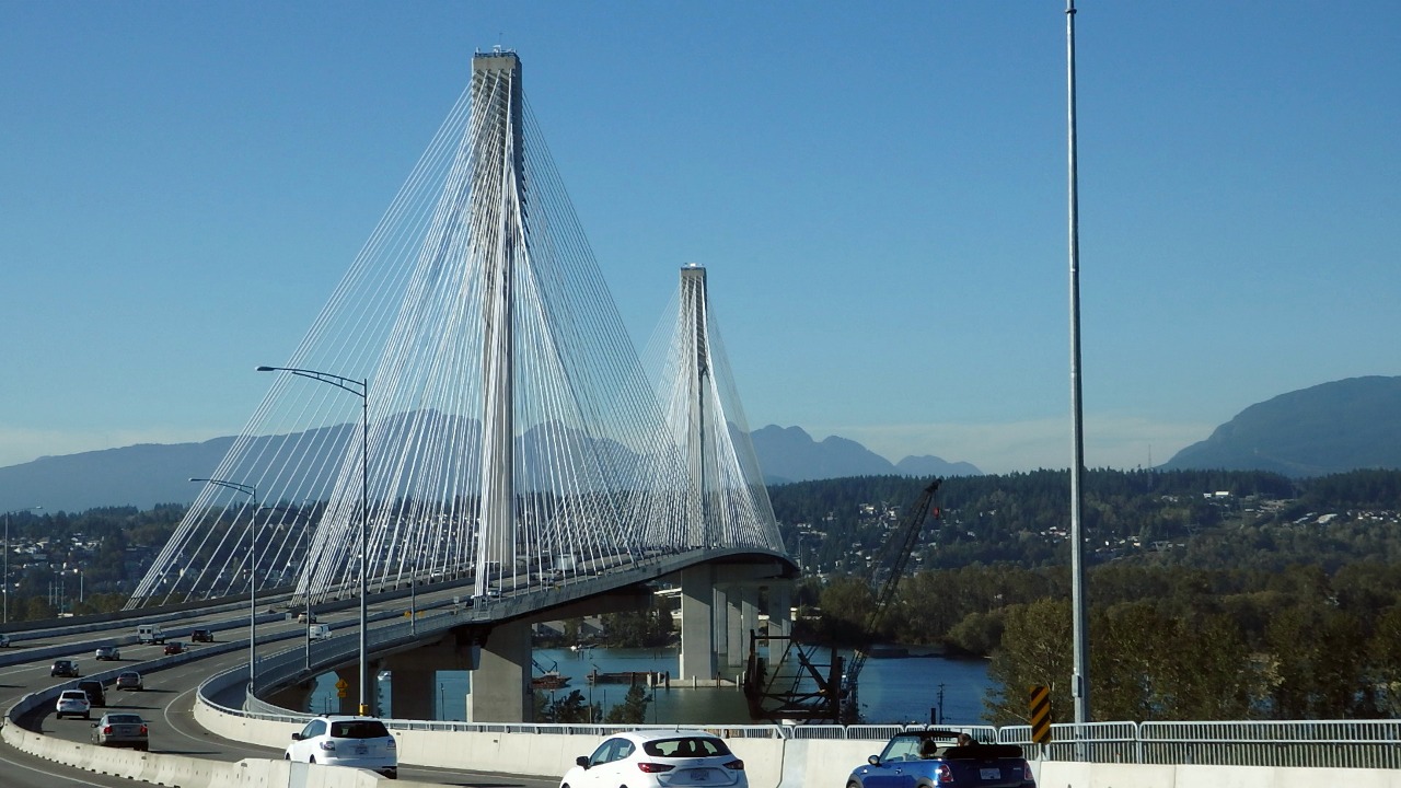 The new en:Port Mann Bridge in en:Vancouver over the en:Fraser River