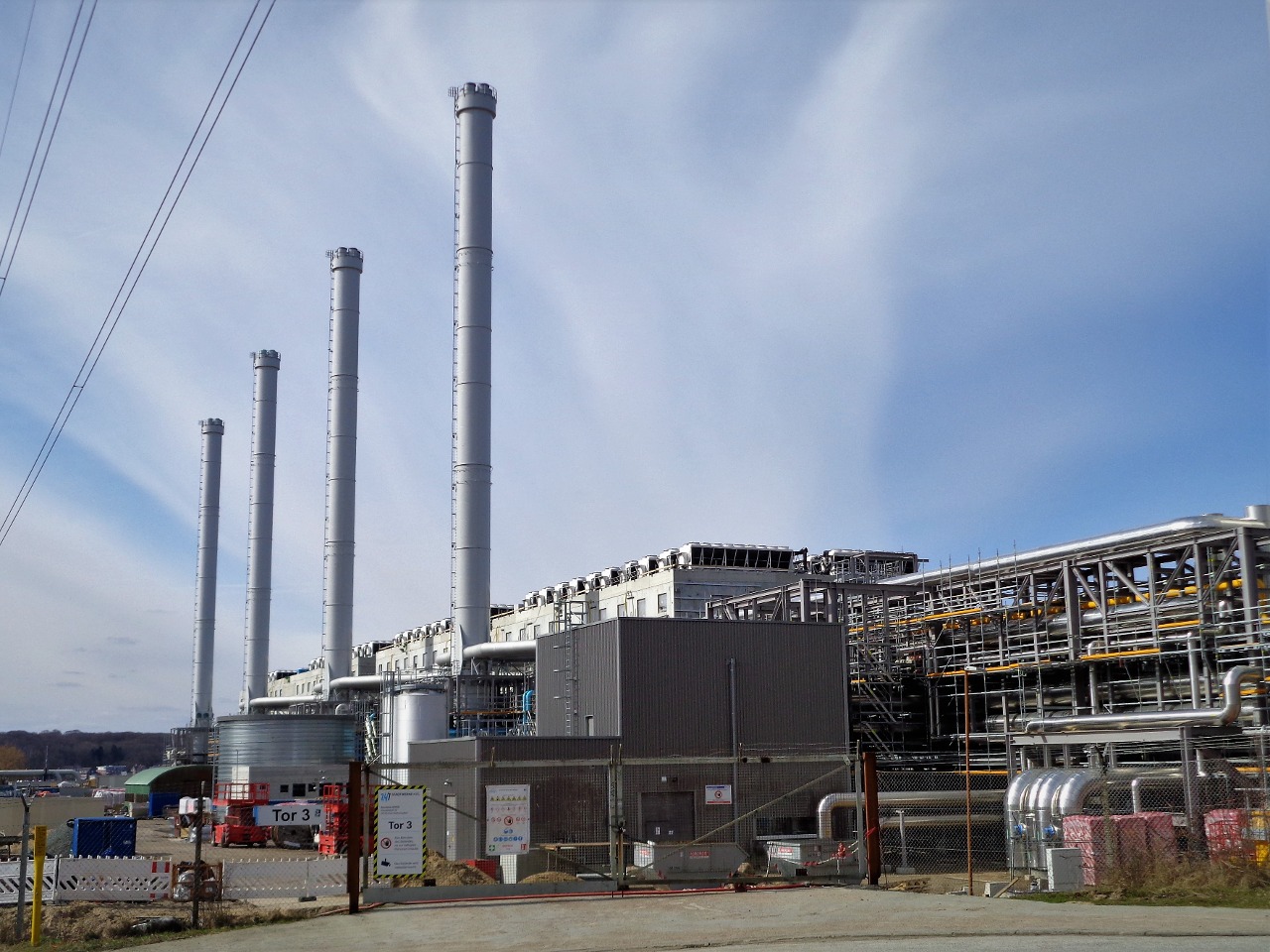 Baufortschritt des Küstenkraftwerks Kiel-Dietrichsdorf im April 2018.