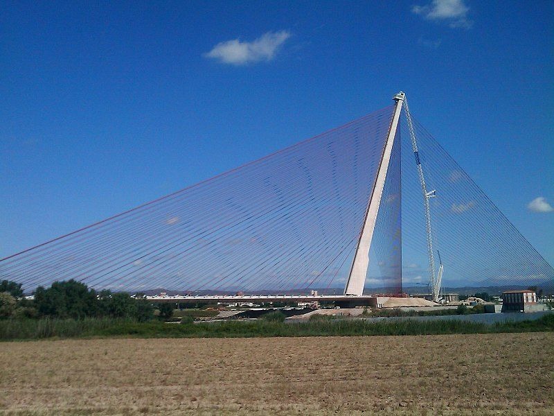 Lateral del Puente desde la otra orilla.