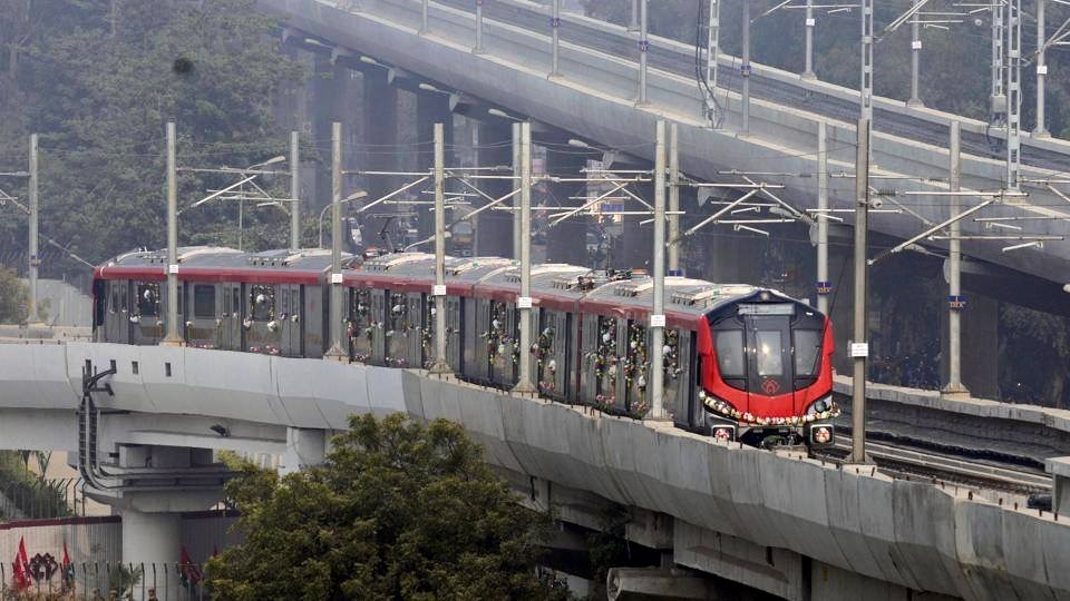 Image of Lucknow Metro running over an elevated track.