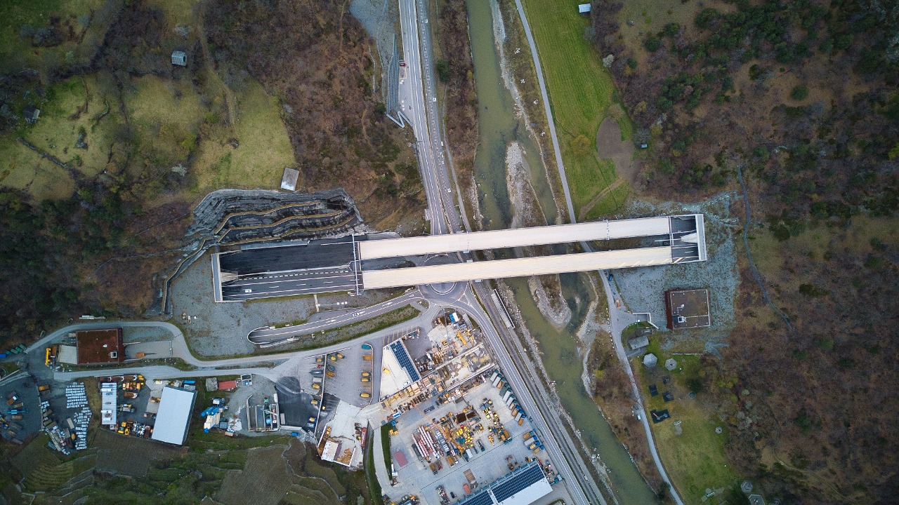 Tunnel zu Tunnel A9 bei Visp