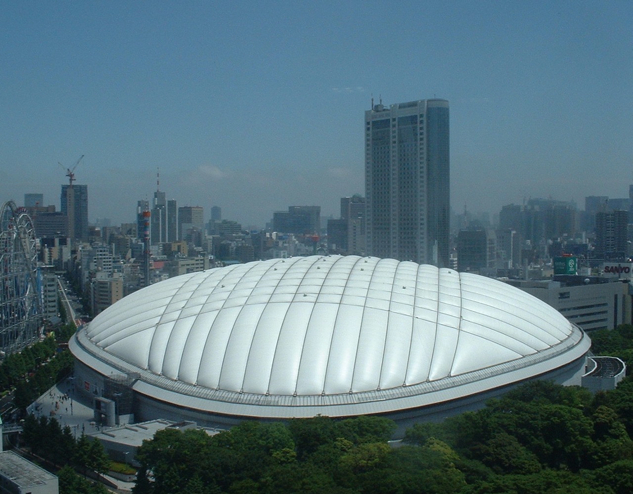 投稿者が2006年5月に現地訪問し、撮影（中央大学の後楽園キャンパスの校舎から許可を得て撮影）