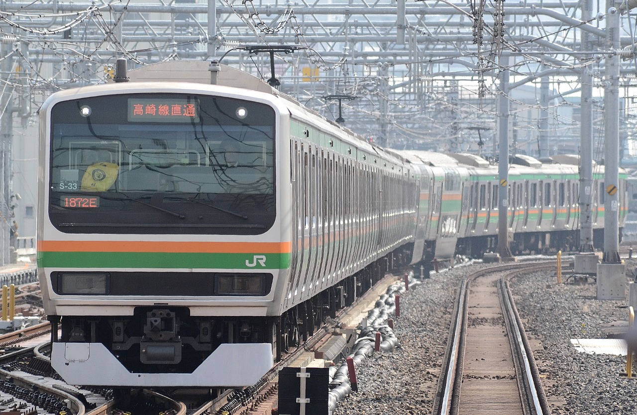 3月14日に開業した上野-東京間の東北縦貫線を走行する高崎線直通の｢上野東京ライン」のE231系（御徒町駅ホームから撮影）