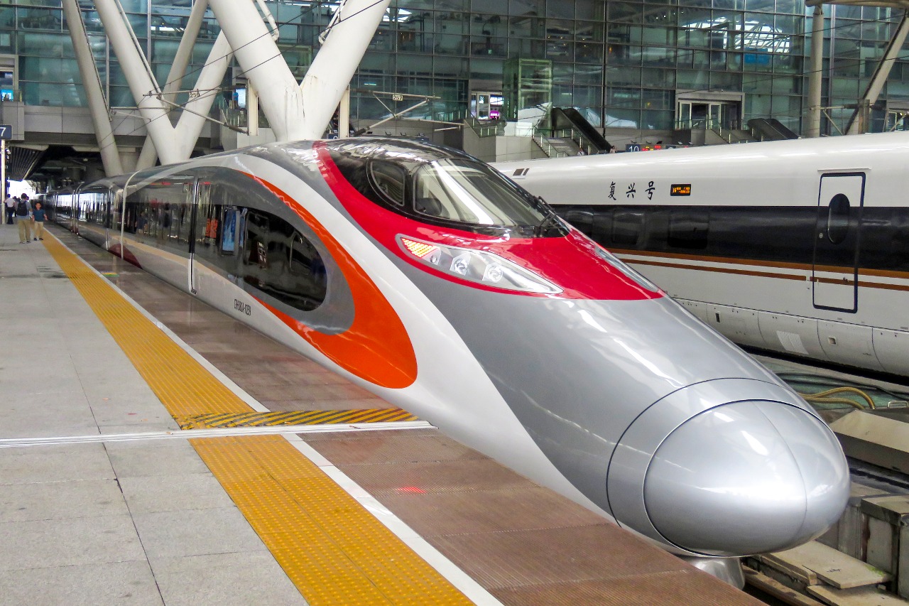 G6581 to Hong Kong West Kowloon. I have to wait until its departure to get this unobstructed view, after all, G6582 is the first MTR380A revenue service entering Guangzhou.