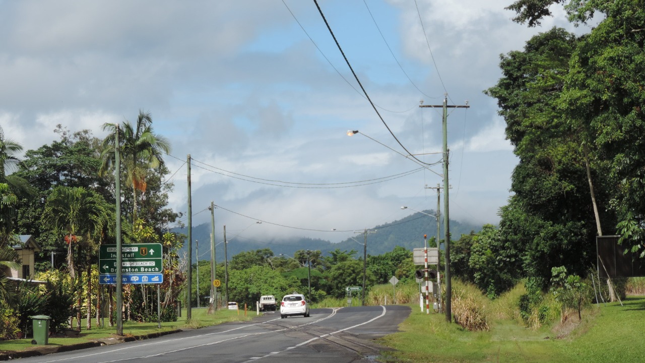 Bruce Highway passing through Mirriwinni, 2018