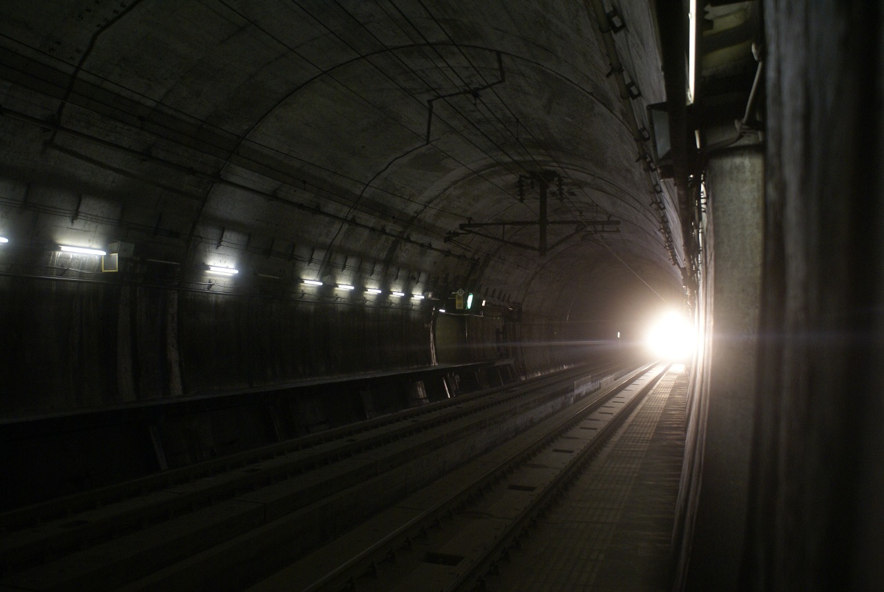 Train arriving to Tappi-kaitei Station inside Seikan Tunnel.